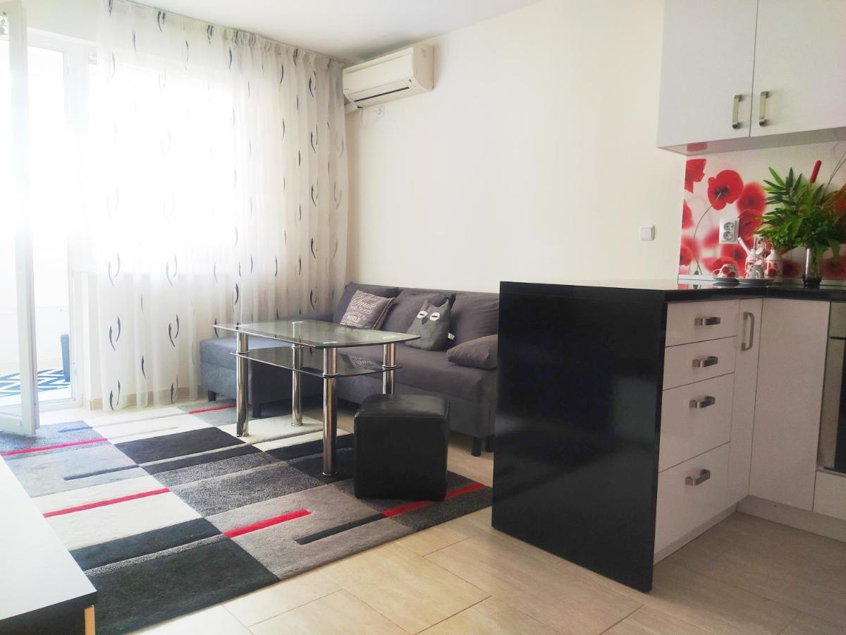 Modern Apartment In Бургас Екстериор снимка