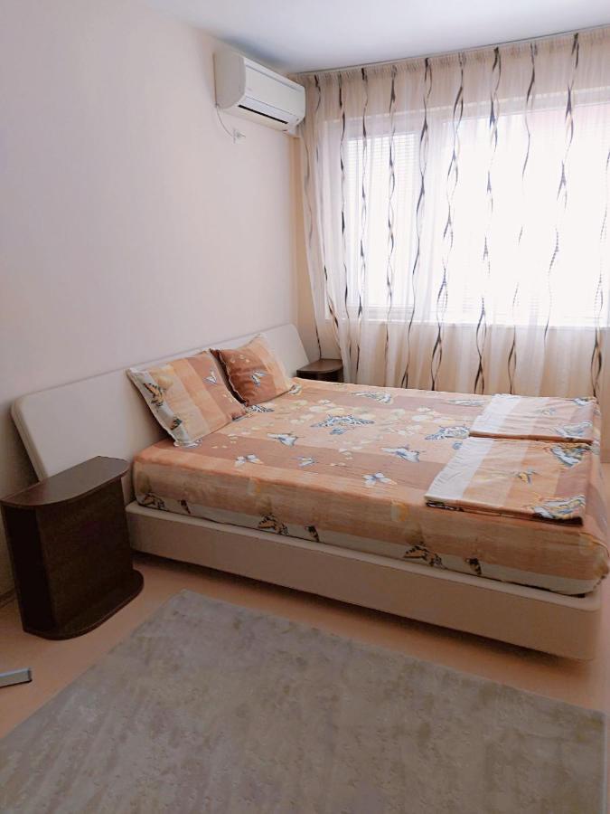 Modern Apartment In Бургас Екстериор снимка